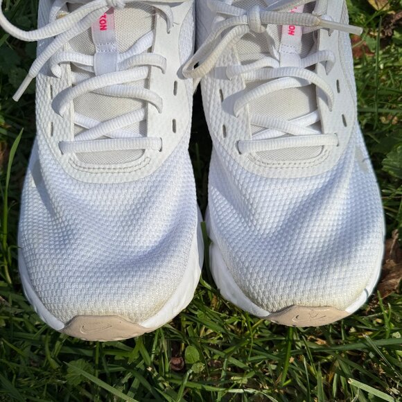 Nike Women's Revolution Sneaker - Size 11 - Picture 4 of 11